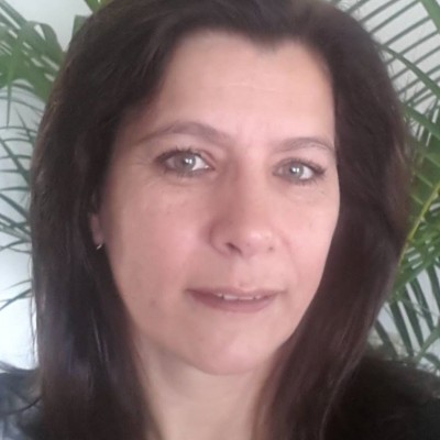 Monique van der Doef